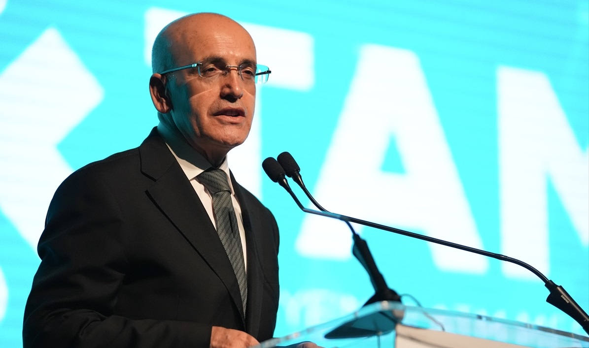Hazine ve Maliye Bakanı Mehmet Şimşek, ekonomi programına ilişkin açıklamalarda