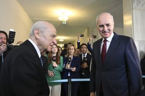 Kurtulmuş, yeni anayasa görüşmeleri kapsamında MHP Meclis Grubu’nu ziyaret ederek
