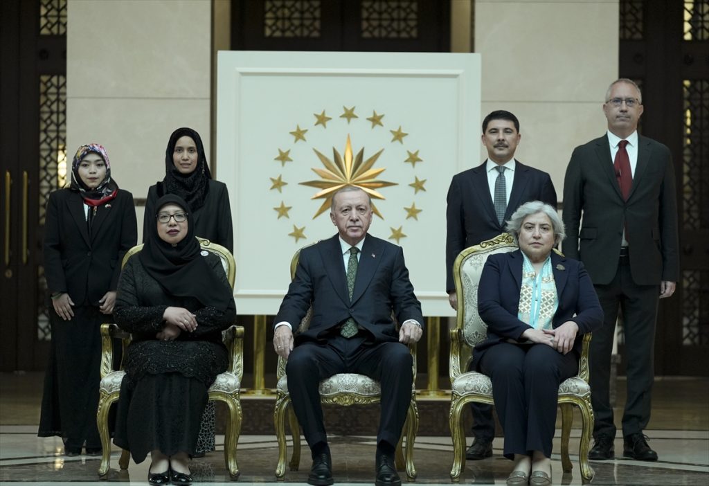 Cumhurbaşkanı Erdoğan'a 3 Ülkenin Büyükelçisinden Güven Mektubu