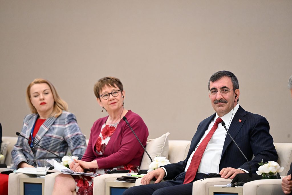 Reformları Gerçekleştirmek İçin Politik Netlik Gerekli