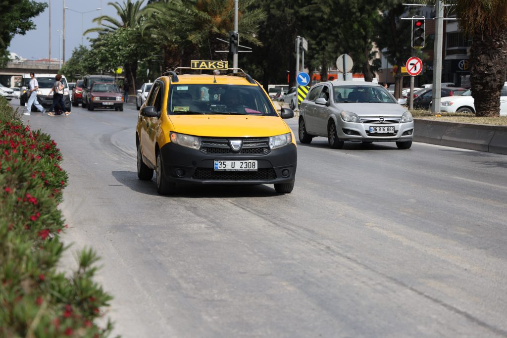 İzmir’de Taksi Ücretine Zam Geliyor