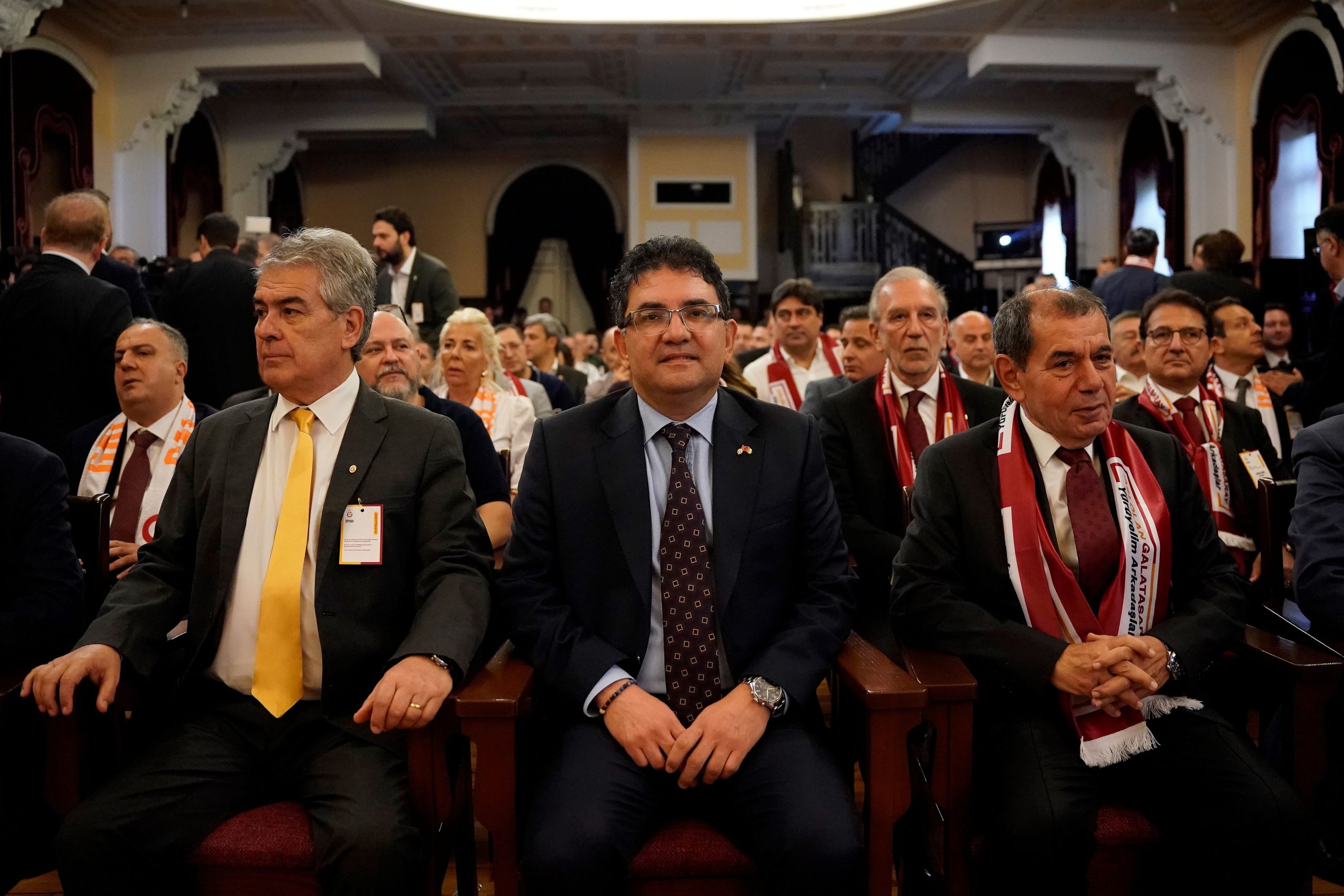 Galatasaray Spor Kulübü’nde olağan seçimli genel kurulu Galatasaray Lisesi’nde başladı.