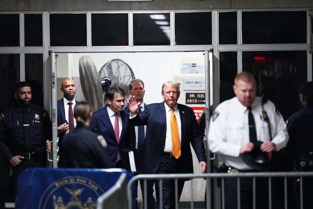 Trump, "Sus Payı" Davasında Suçlu Bulundu