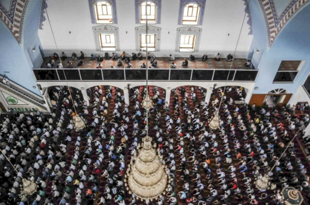 Cuma Namazı Nasıl Kılınır, Farz mı, Kaç Rekat? Cuma Namazı Kaç Sünnet Kaç Farz?