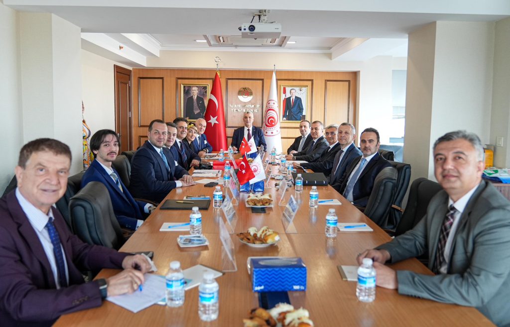 Bakan Bolat, Makedonya-Türkiye Ticaret Odası Temsilcilerini Kabul Etti