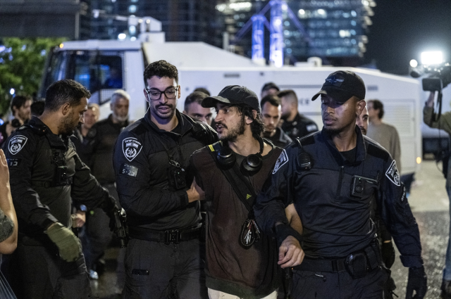 İsrail'de Sokaklara Çıkan Vatandaşlar, Netanyahu'yu İstifaya Çağırdı