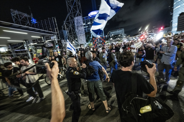 İsrail'de Sokaklara Çıkan Vatandaşlar, Netanyahu'yu İstifaya Çağırdı