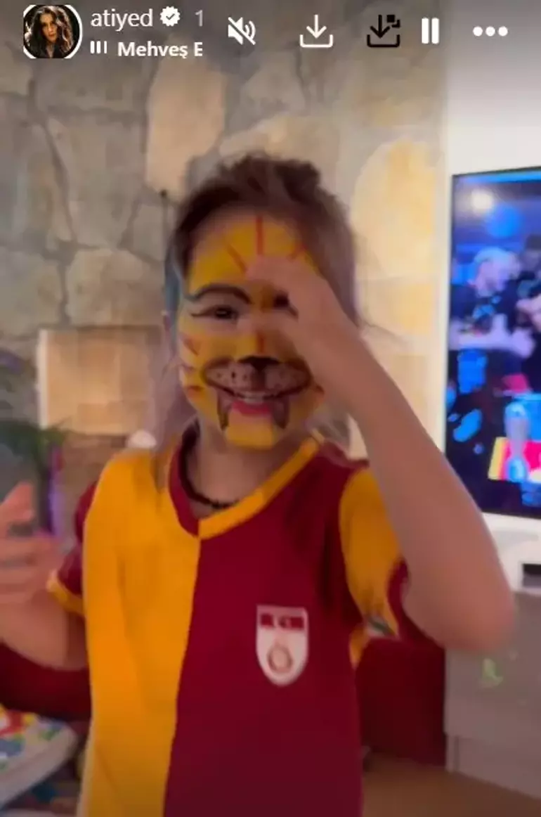 Atiye Galatasaray'ın Şampiyonluğunu Bakın Kiminle Kutladı? Görenler Tebessüm Etti