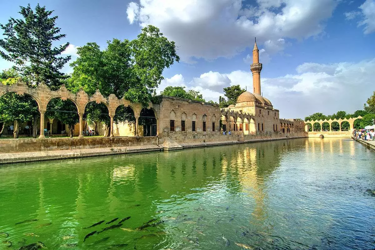 Şanlıurfa'da Gezilecek Yerler ve Yöresel Lezzetler! Şanlıurfa’da Nereye Gidilir, Ne Yenilir?
