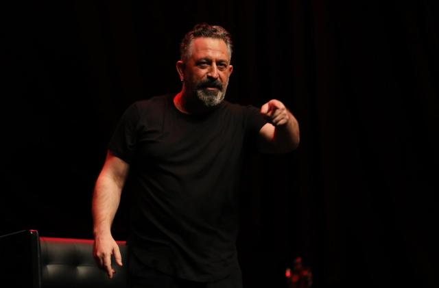 Cem Yılmaz Neden Sahneden Ayrıldı, Neye Kızdı, Ne Oldu?