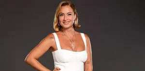 Ceyda Düvenci’nin Açıklamaları Düvenci, program sırasında regl dönemiyle ilgili dikkat