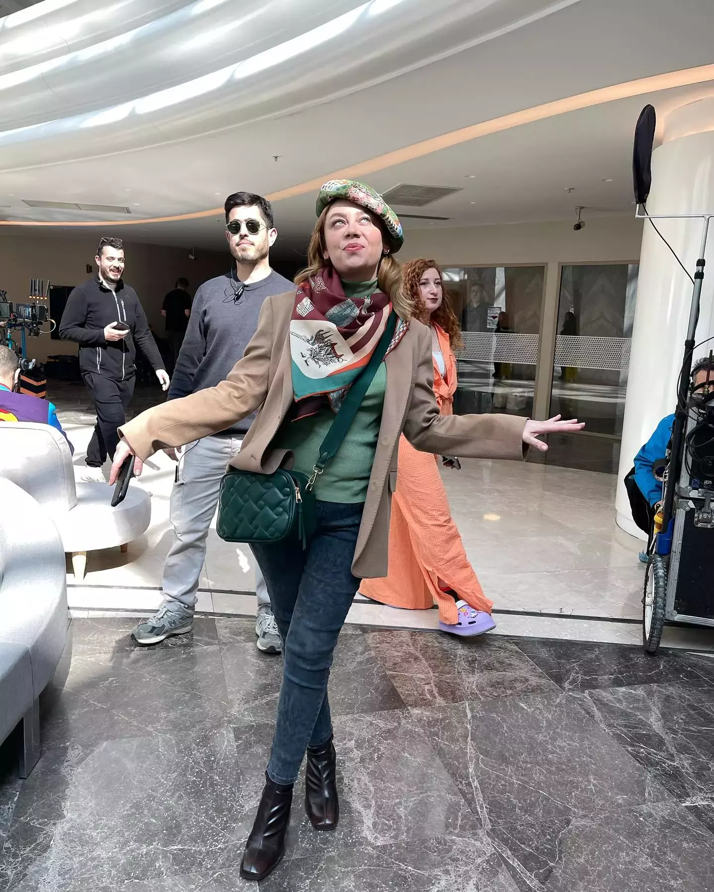 Demet Evgar Bahar Dizisi Setinde Asistanına Küfür Etti Mi, Ne Dedi?