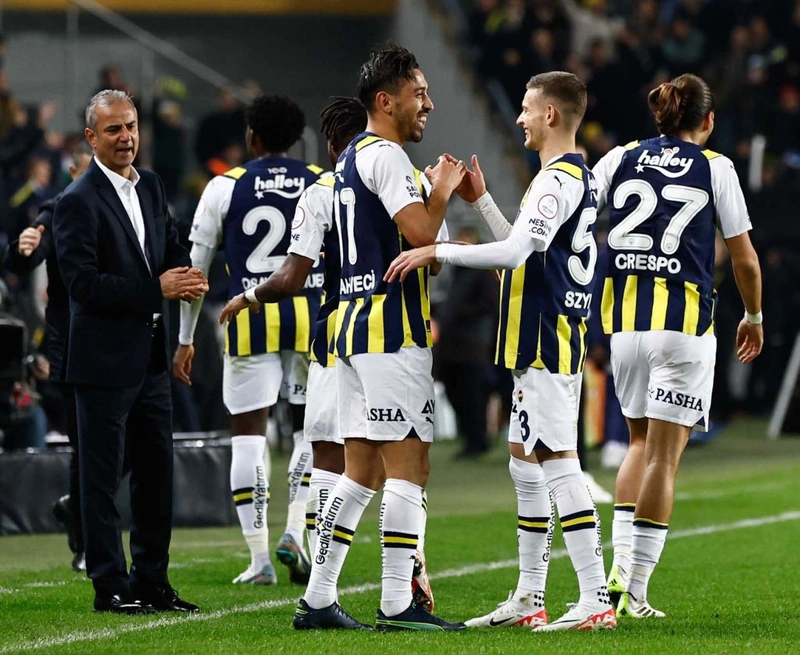 Fenerbahçe'de Büyük Ayrılık! Ali Koç Fenerbahçe'den Kimleri Gönderecek?