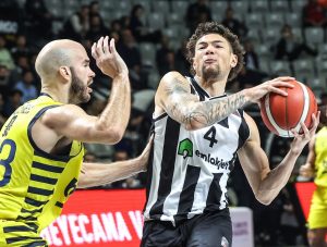 &nbsp; Fenerbahçe normal sezonu 1. sırada tamamlarken, Beşiktaş ise 3.