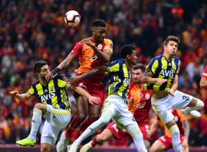 Galatasaray, Fenerbahçe’yi evinde ağırlayacak. Rams Park’ta gerçekleşecek olan bu kritik