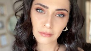 Gülşah Çomoğlu’nun vefat haberini, eşi Gökhan Günal Instagram hesabında duyurdu.