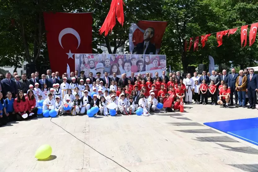 19 Mayıs Samsun, Çanakkale, Antalya, Mersin, Şanlıurfa, Kahramanmaraş, Balıkesir ve Ordu'da Coşkuyla Kutlandı