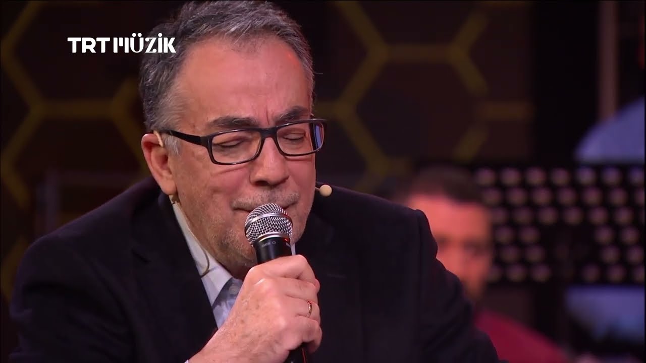 Özhan Eren Kimdir, Biyografisi, Kaç yaşında, Aslen nereli, Mesleği Ne? Sen Türkülerini Söyle jürisi Özhan Eren Kimdir?