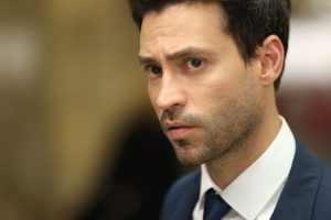 Dizi, ilginç konusuyla izleyicilerin dikkatini çekerken, dizi hakkında gelişmeler de