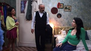 Başrollerinde Yılmaz Erdoğan, Hazar Ergüçlü, Kubilay Aka, Selma Ergeç ve