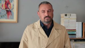 Gaddar dizisi, Cuma akşamları izleyiciyi ekrana kilitlemeye devam ediyor. Başrollerini