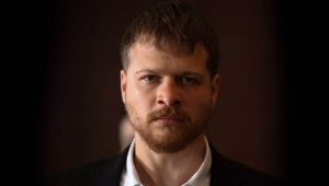 Kanal D’nin izleyiciler tarafından büyük beğeni toplayan dizisi Taş Kağıt