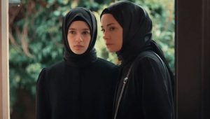 Kızıl Goncalar 18. bölüm fragmanı yayınlandı! Zeynep’in kaderi mahkemede belli