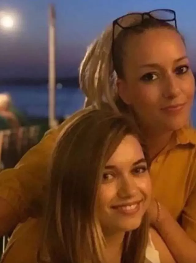 Yalı Çapkını'nın Güzeli Afra Saraçoğlu 3 Ödül Aldı! Okul Hayatını Anlatınca Annesi Gerildi...