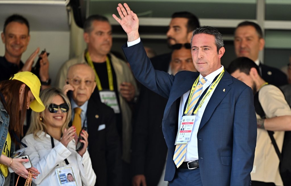 Fenerbahçe'de Tarihi Kongre: Aziz Yıldırım Stadı Terk Etti