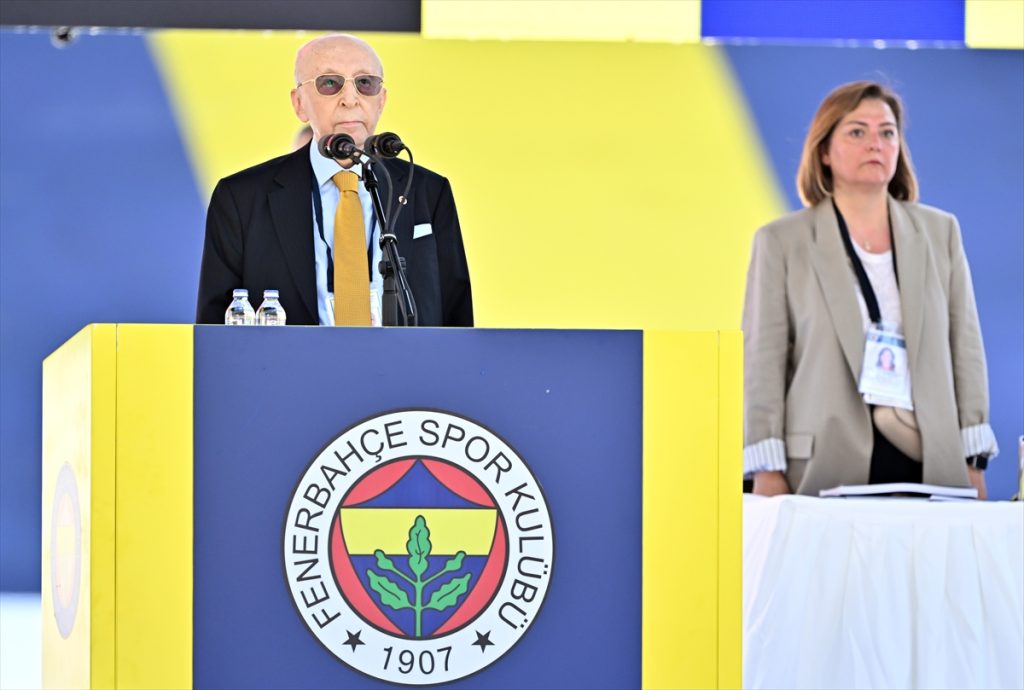 Fenerbahçe'de Tarihi Kongre: Aziz Yıldırım Stadı Terk Etti