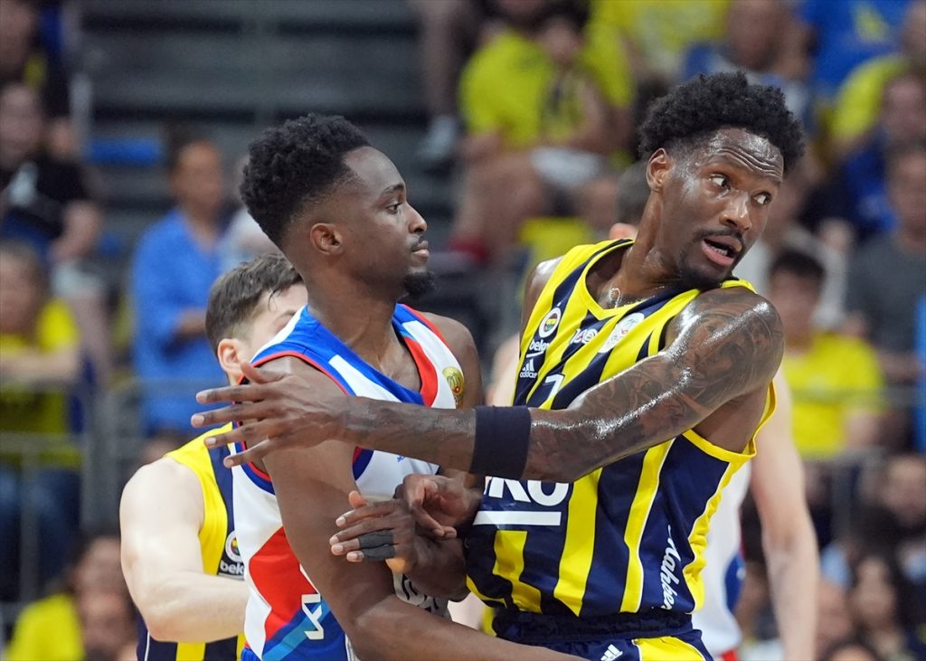 A. Efes, Fenerbahçe Beko'yu Mağlup Etti: Seride Durum 2-1