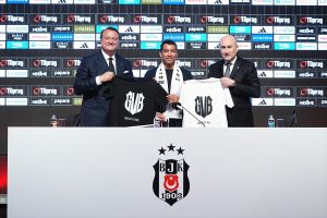 Yeni sezon kadro yapılanması çalışmalarını hızlandıran Beşiktaş, teknik direktörlük görevi