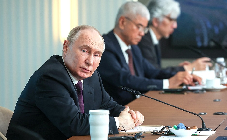 Rusya’nın St. Petersburg kentindeki Uluslararası Ekonomi Forumu’nda (SPIEF) basın toplantısı