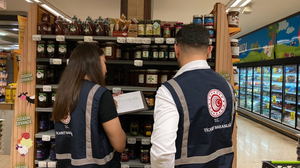 Bayram Öncesi Raflarda Etiket ve Fiyat Denetimi
