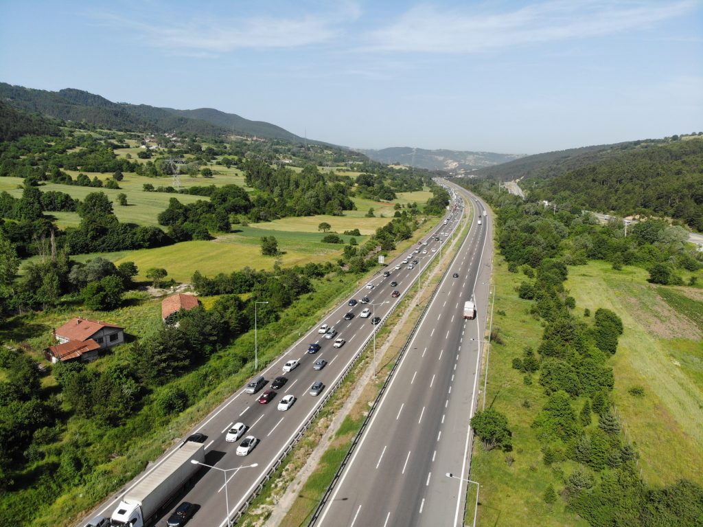 Bayram Trafiği Başladı: TEM Otoyolunda Yoğunluk