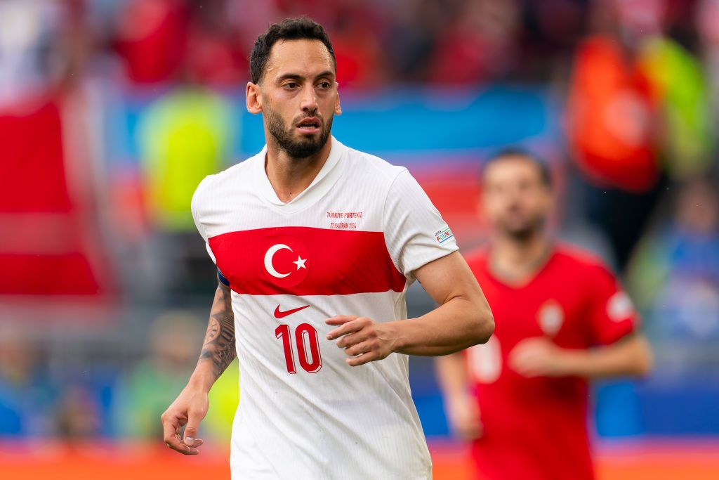 Hakan Çalhanoğlu Kimdir? Aslen Nereli, Kaç Yaşında? Hangi Takımlarda Futbol Oynadı?