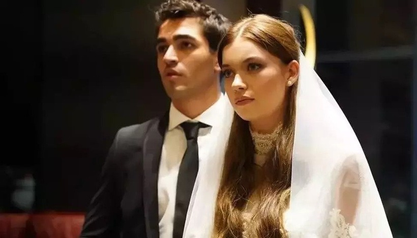 Onur Akay Açıkladı: Afra Saraçoğlu ve Mert Ramazan Demir Gizlice İspanya'da Evlendi mi?