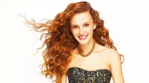 Genç kuşağın sevilen oyuncularından Ahsen Eroğlu, ödül aldığı gecede yaptığı