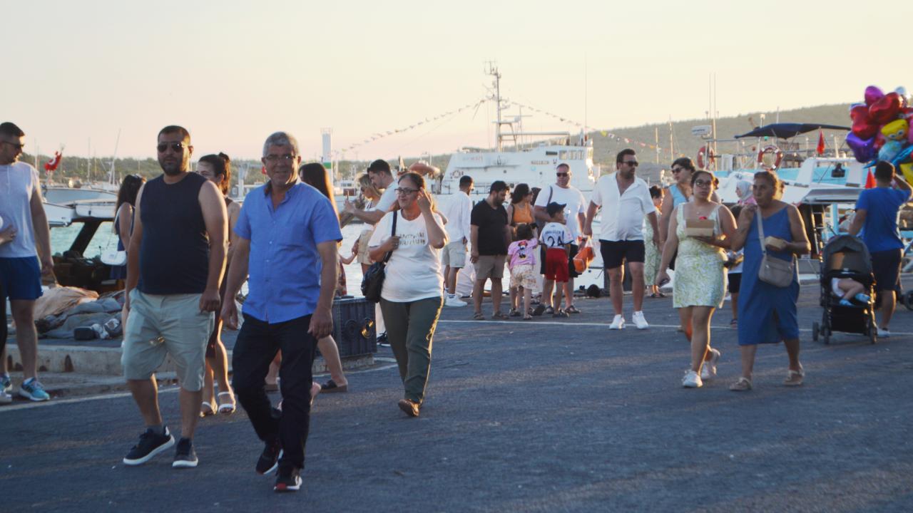Doğal güzellikleri, Cunda (Alibey) başta olmak üzere 22 adası, 17