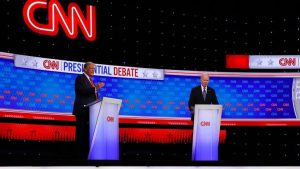 Biden ve Trump, CNN’nin Atlanta’daki stüdyosunda sahneye birbirini selamlamadan ve