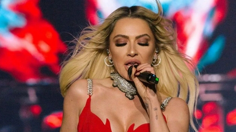 Ünlü şarkıcı Hadise Açıkgöz, aktörlük kariyerine giriş yapmaya hazırlanıyor. Oyunculuk