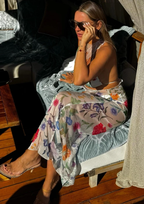 Hadise Cesur Bikinili Fotoğraflarıyla Gündeme Bomba Gibi Düştü! Hadise Kimdir? Kaç Yaşında?