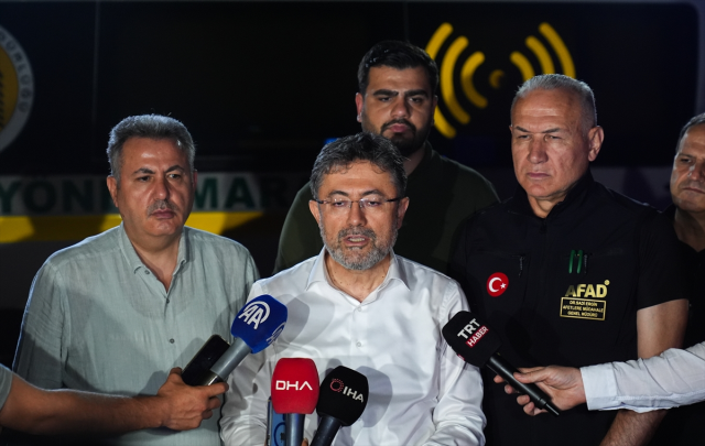 İzmir'in Selçuk ve Menderes İlçelerinde Yangın: Müdahale Devam Ediyor