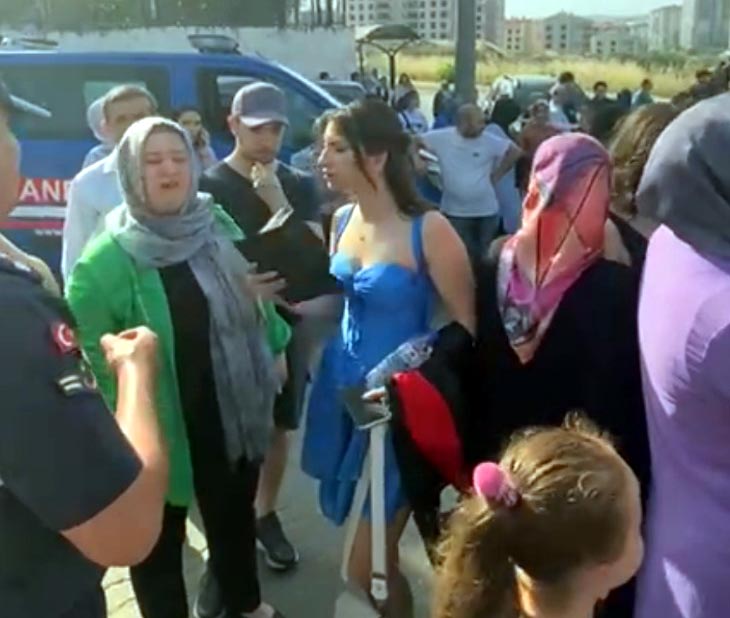 Tekin, Mezuniyetteki Kıyafet Tartışmasına Açıklık Getirdi