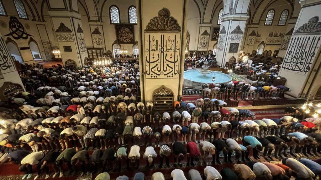 Diyanet Duyurdu: İl İl Kurban Bayramı Namaz Saatleri