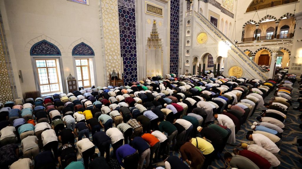 Diyanet Duyurdu: İl İl Kurban Bayramı Namaz Saatleri