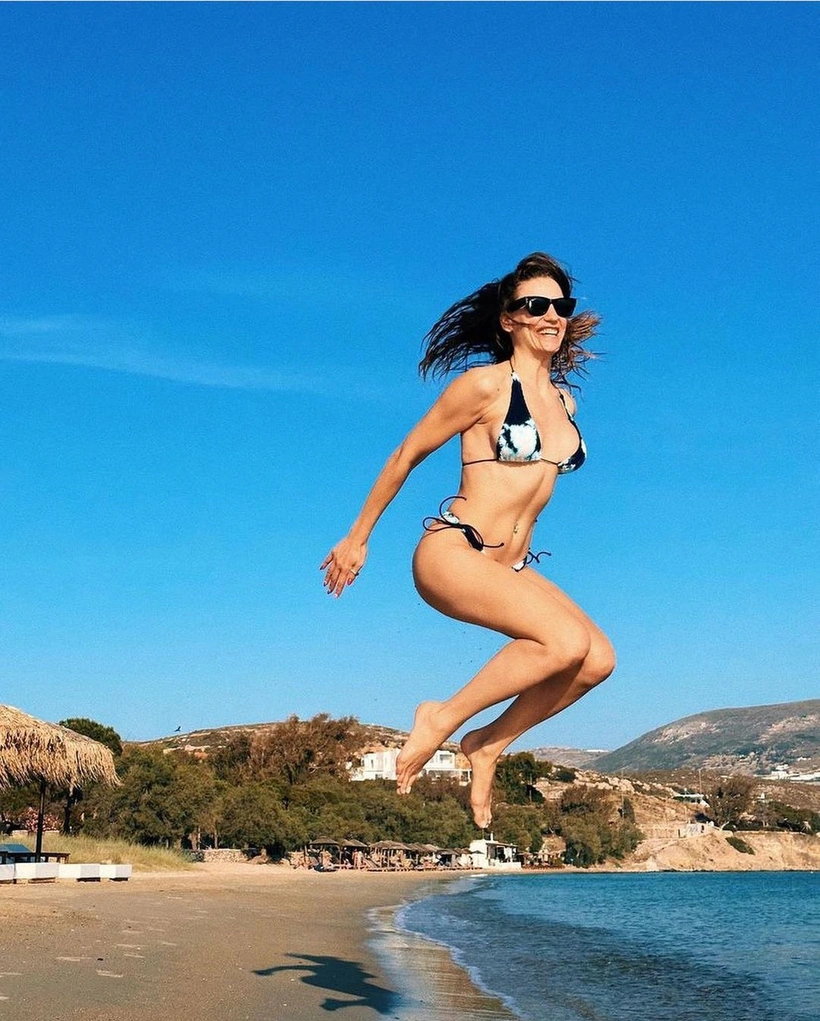 Serenay Sarıkaya'nın Bu Pozları Sosyal Medyada Polemik Yarattı