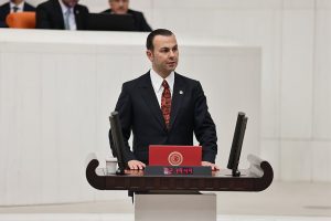 İYİ Parti İstanbul Milletvekili Seyithan İzsiz partisinden istifa ettiğini açıkladı.