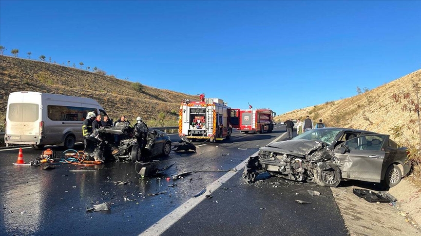 İçişleri Bakanı Ali Yerlikaya, sosyal medya üzerinden yapılan açıklamada, 3