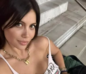 Galatasaray’ın yıldız futbolcusu Mauro Icardi’nin eşi Wanda Nara, sosyal medyada